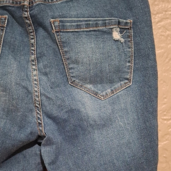 Nicole Miller Women's Blue Skinny Jeans with Distressed Details Size 8p - Picture 14 of 14